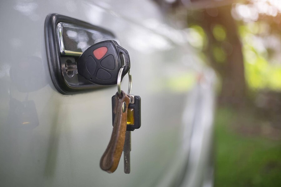 Gdzie znajduje się pompa centralnego zamka w Audi A3?