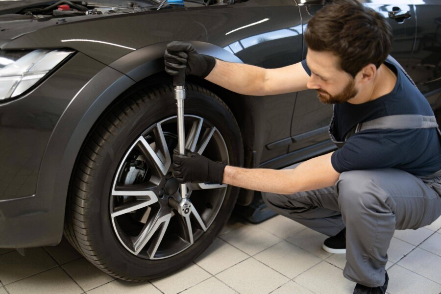 Jak wyciągnąć koło zapasowe w Renault Clio 4 bez problemów?